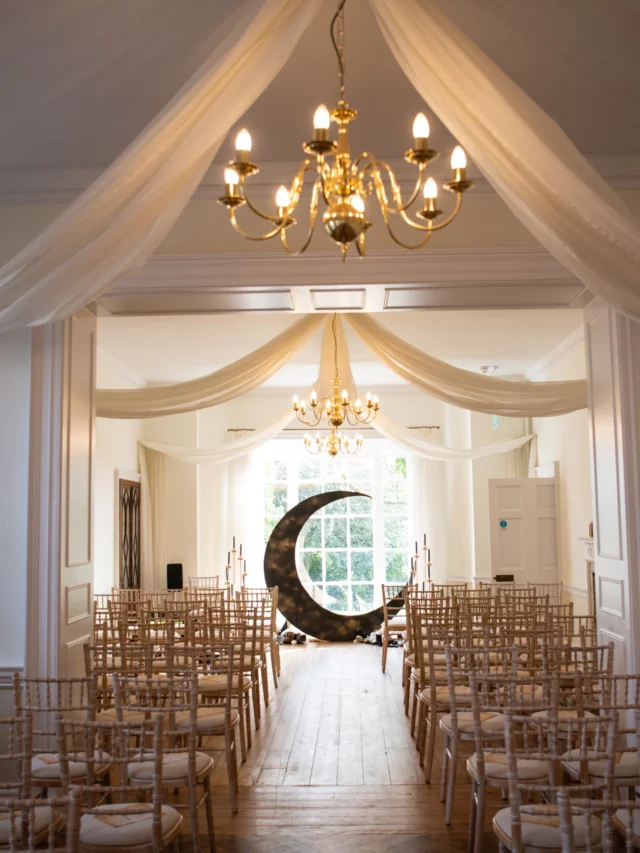 Happy Halloween from Pelham House! 🎃
When timeless elegance meets a touch of Halloween magic… Pelham House sets the stage for a celebration that’s as chic as it is spellbinding. ✨
Imagery from @sarahwenbanphotography 
#pelhamhouse #pelhamhouseweddings #halloween #halloweenwedding #weddinginspo #lewes #lewesweddings